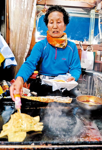 대구 납작만두 (Daegu Flat Dumplings)