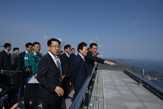 3. 巨済地域自立支援センターを訪れ労働環境を丁寧に確認 3. 巨済地域自立支援センターを訪れ労働環境を丁寧に確認