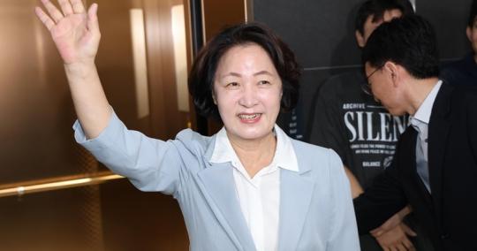 1. 請願掲示板を覆い尽くした辞任要求の声 1. 請願掲示板を覆い尽くした辞任要求の声