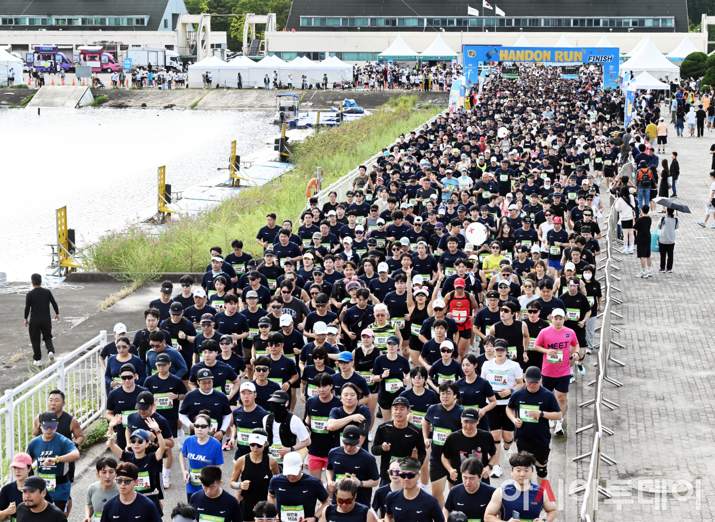 1. A Festival Unfolding at Misa Gyeongjeong Park in Hanam Amidst Autumn Weather 1. A Festival Unfolding at Misa Gyeongjeong Park in Hanam Amidst Autumn Weather