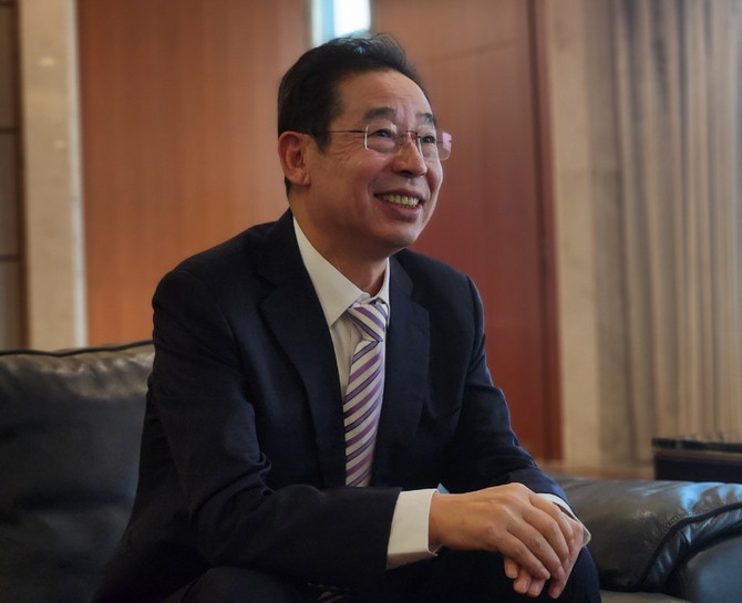 크리스탈신소재(900250) 관련 이미지 6