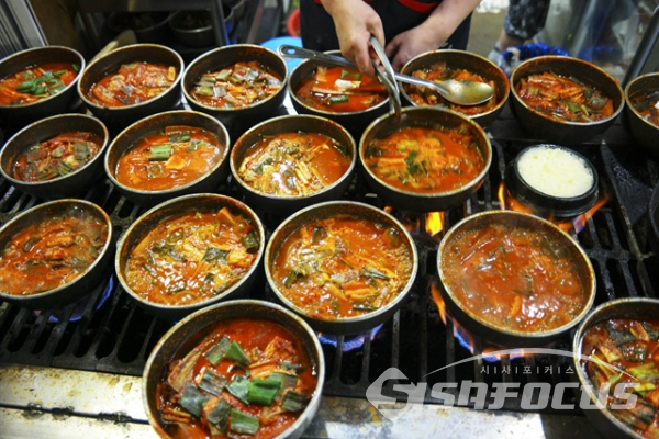 남대문 갈치골목 김밥호떡 (Namdaemun Galchi Alley Gimbap Hotteok)