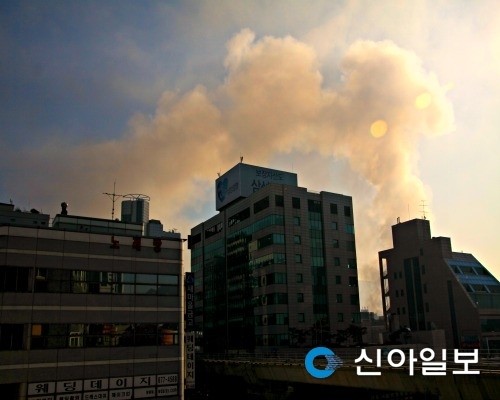 화재 의정부 아파트… "외벽 샌드위치 판넬, 불길 급속도"