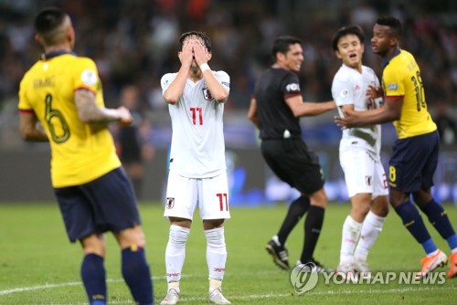 1. エクアドルのスリーバック戦術と韓国戦の完勝事例 1. エクアドルのスリーバック戦術と韓国戦の完勝事例
