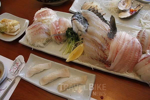 Busan Haeundae Sashimi Center (부산 해운대 회센터)