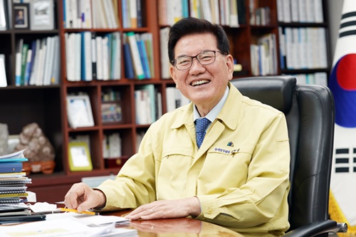 [1인가구 인터뷰] '동일이를 부탁해' 유덕열 동대문구청장 "1인가구 위한 사회적 관계망, 맞춤형 지원 위해 노력"