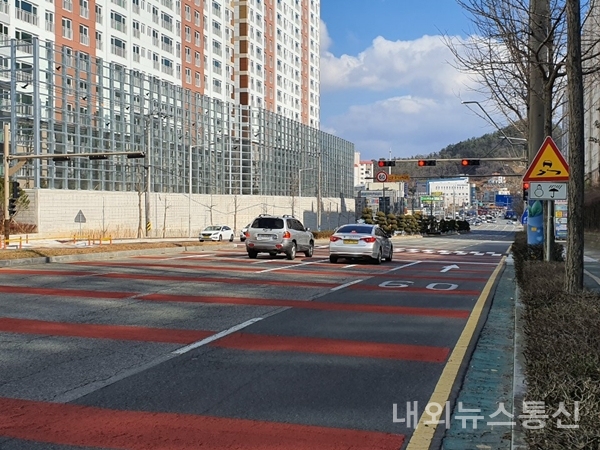 [포토] 목포시, 용해동 광신프로그레스 앞 백년대로 횡단보도 설치