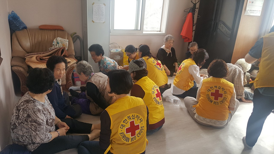 울산 농소3동 적십자 봉사회, 일지리버 경로당 테이핑 봉사