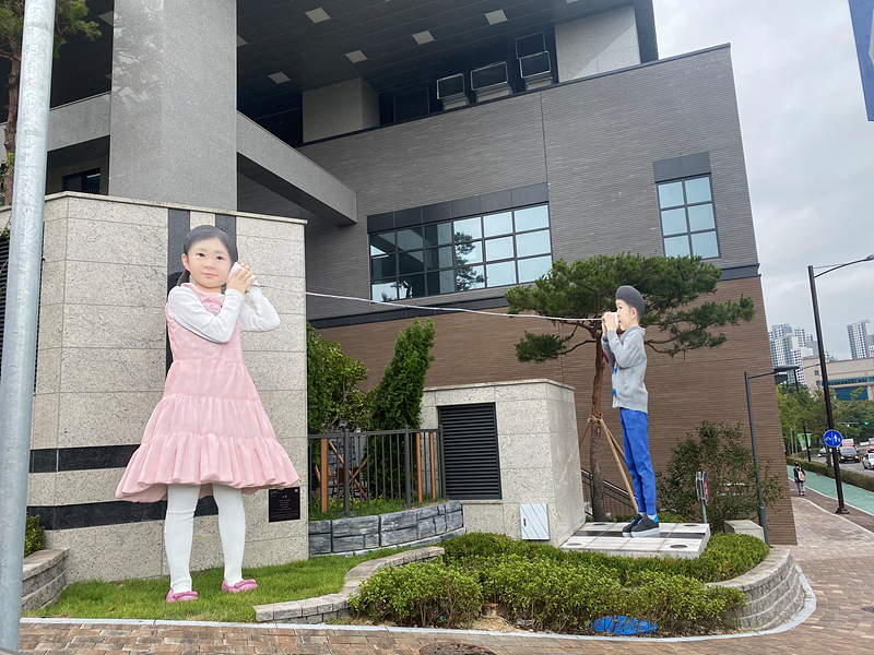울산 동구 신축아파트 조형 미술품 놓고 '시끌'