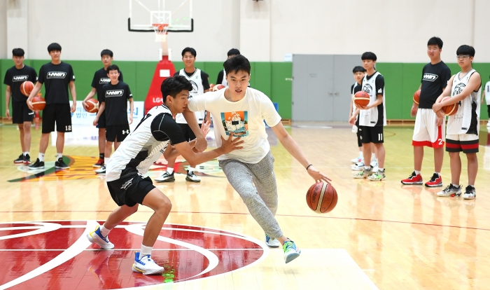 4. Son Lee Hyun-jung's Challenge Beyond His Parents' Shadow 4. Son Lee Hyun-jung's Challenge Beyond His Parents' Shadow