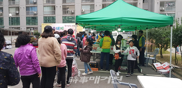 광양시 성호2-1차 아파트, '공유돼지 바비큐 파티' 행사 가져