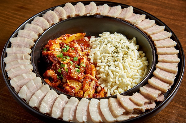 1. バルサン駅周辺の魅力的な肉料理