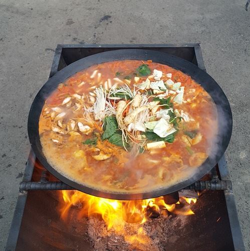 유명산흥부네솥뚜껑닭볶음탕