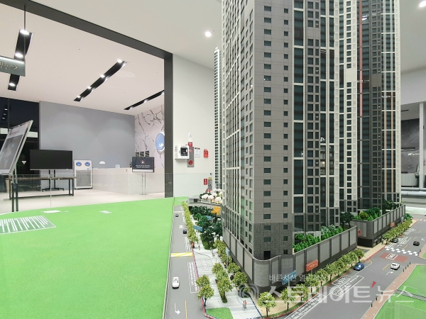 [분양 현장] '힐스테이트 대명 센트럴' 견본주택 이모저모