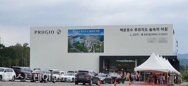 [르포] 도심 속 리조트 '백운호수 푸르지오 숲속의 아침', 숲세권·클럽 포시즌으로 수요자들 사로잡나
