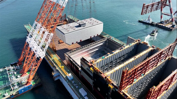 한화오션 2025년 최신 미래형 함정 17종, 무인잠수함부터 스마트 구축함까지 공개된 이유는?