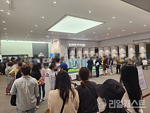 '힐스테이트 자이 아산센텀' 견본주택 개관 첫날 '인산인해'