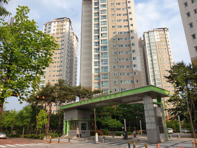 판교 10년 공공임대(LH) 주민들, 수원지법 분양전환절차 집행정지 '환영'