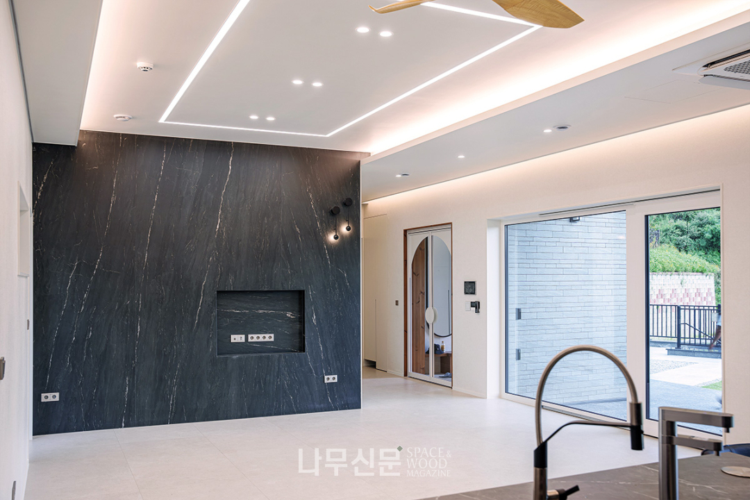 남향의 풍경까지 끌어안은 '음악을 품은 집'