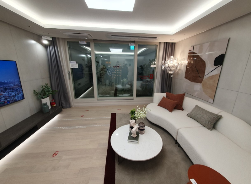 [현장] "성공 요건은 충분"…'수원성 중흥S-클래스' 견본주택 가보니