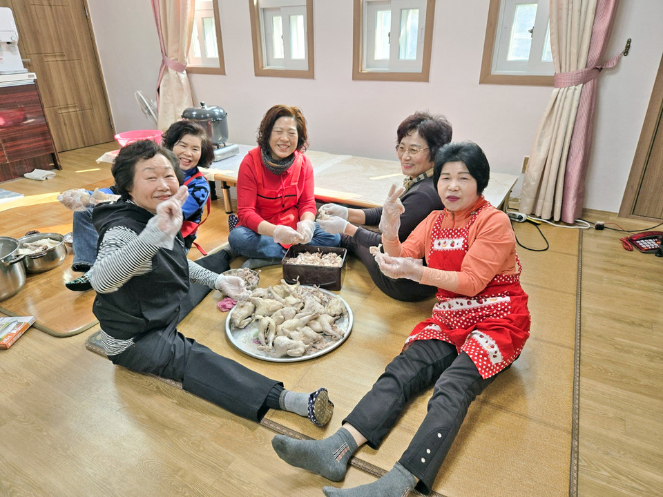 여수시 선원금호타운아파트 노인회 백숙잔치