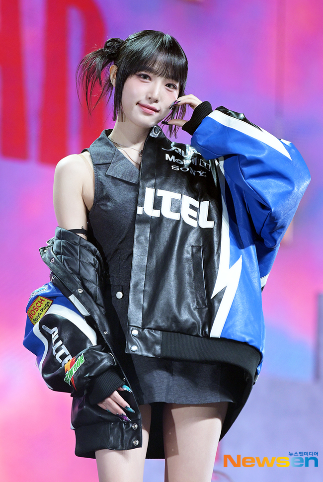 1. Choi Yena's Musical World Returns with 'Catch Catch'